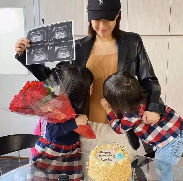 38歲鍾嘉欣曬三胎孕肚照,肚子大到衣服蓋不住,嬰兒房布置太溫馨