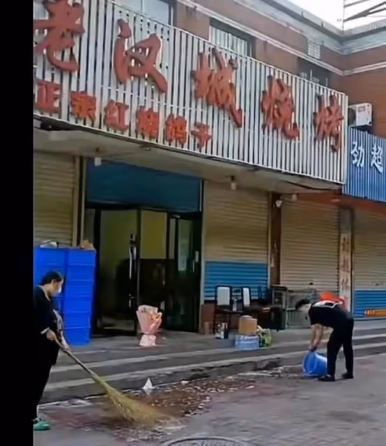 唐山打人事件燒烤店突然搬走，令人震驚，之前採訪需經有關部門