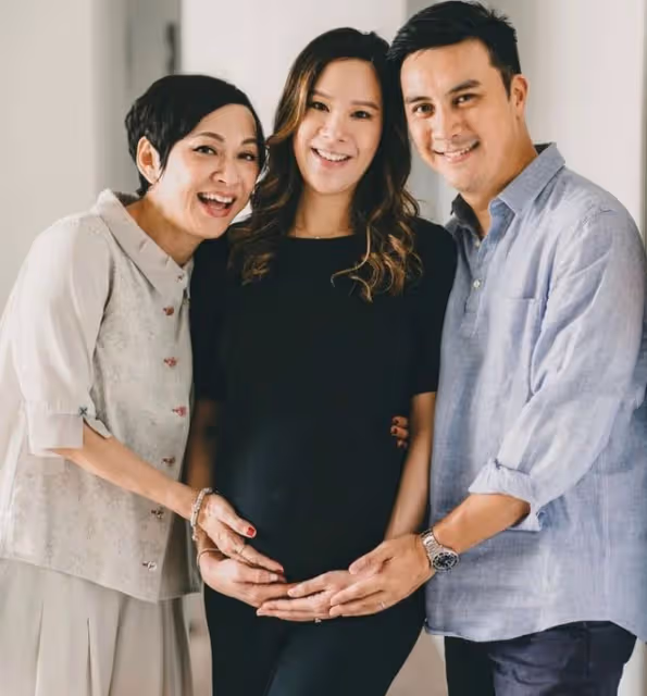 周潤發前妻首曬祖孫合影，1歲外孫胖嘟嘟太可愛，手牽手畫面溫馨