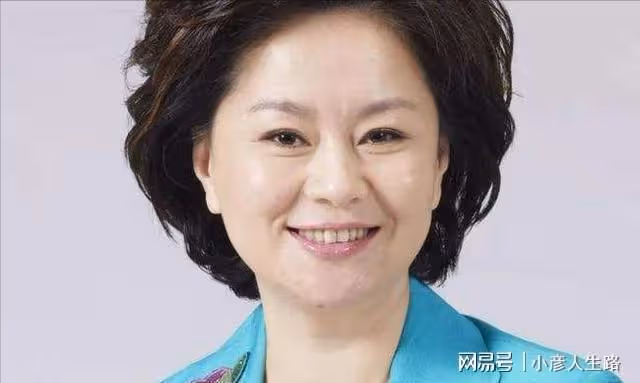 主持人鞠萍：被央視破格錄取，遇人不淑嫁軟飯男，44歲嫁給愛情