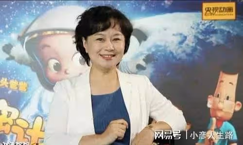 主持人鞠萍：被央視破格錄取，遇人不淑嫁軟飯男，44歲嫁給愛情