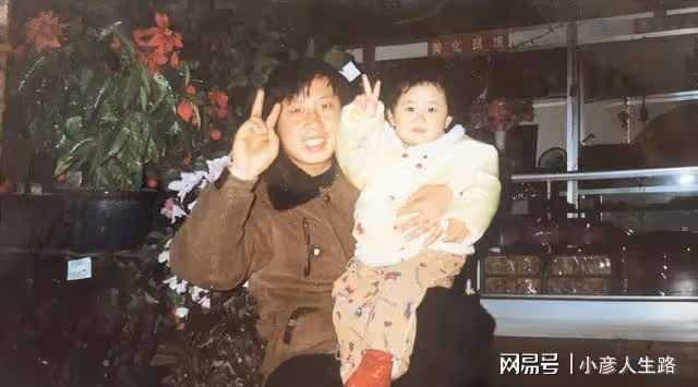 楊紫成節日陪伴官，曬出與父親合照，內心獨白讓人感動
