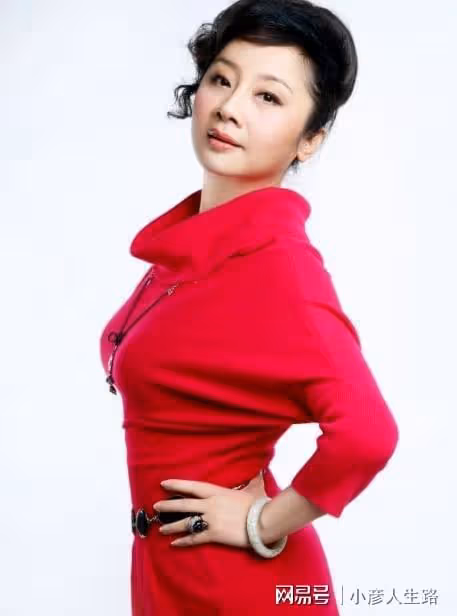 唐靜:與王新軍離婚後,發誓一生不再嫁人,她現在過得怎麼樣?