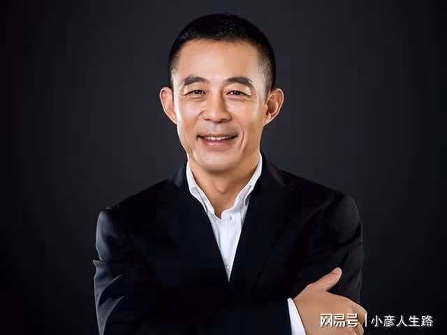 侯勇:和沈蓉離婚後,三婚娶小20歲嬌妻才遇幸福,而前妻沈蓉呢?