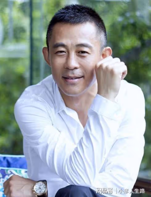 侯勇:和沈蓉離婚後,三婚娶小20歲嬌妻才遇幸福,而前妻沈蓉呢?