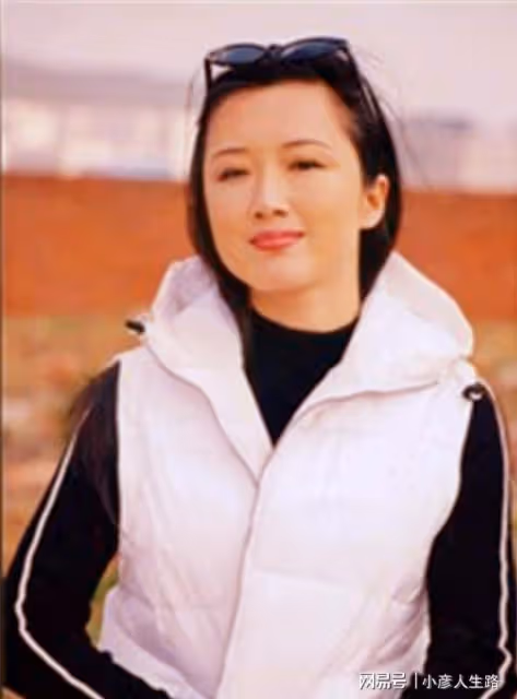 侯勇:和沈蓉離婚後,三婚娶小20歲嬌妻才遇幸福,而前妻沈蓉呢?