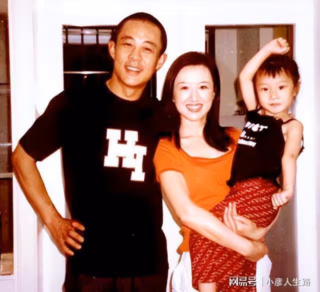 侯勇:和沈蓉離婚後,三婚娶小20歲嬌妻才遇幸福,而前妻沈蓉呢?