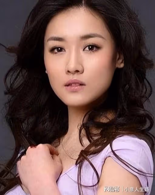 侯勇:和沈蓉離婚後,三婚娶小20歲嬌妻才遇幸福,而前妻沈蓉呢?