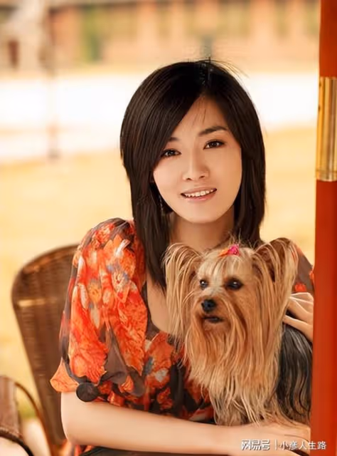 侯勇:和沈蓉離婚後,三婚娶小20歲嬌妻才遇幸福,而前妻沈蓉呢?