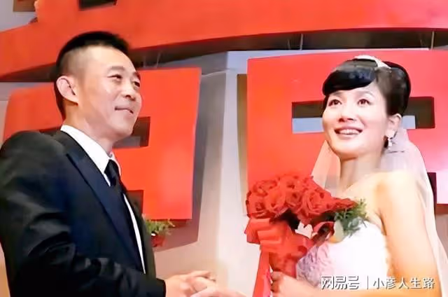 侯勇:和沈蓉離婚後,三婚娶小20歲嬌妻才遇幸福,而前妻沈蓉呢?