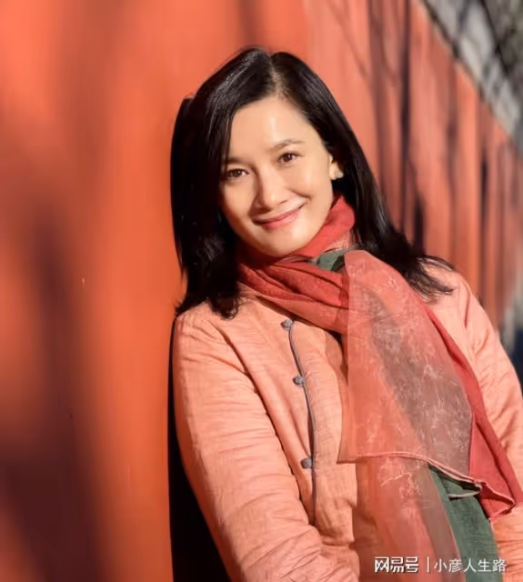侯勇:和沈蓉離婚後,三婚娶小20歲嬌妻才遇幸福,而前妻沈蓉呢?