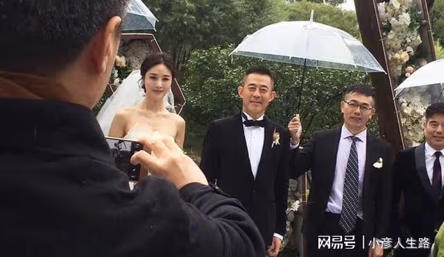 侯勇:和沈蓉離婚後,三婚娶小20歲嬌妻才遇幸福,而前妻沈蓉呢?