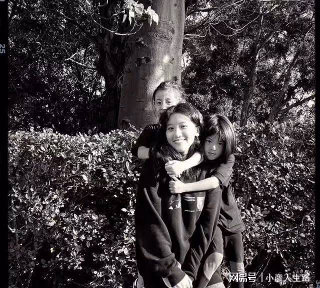 賈靜雯女兒梧桐妹17歲生日,五官像親爸爸,修傑愷疑似缺席