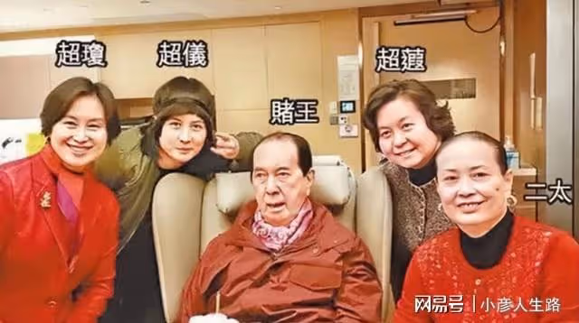 藍瓊纓離世第9天,賭王原配黎婉華的墓地被重新打掃,擺滿了鮮花