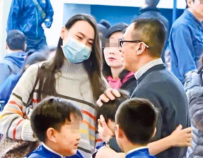 「只生孩子不結婚」的8位女星,看似灑脫淡然,實則吃盡了苦頭