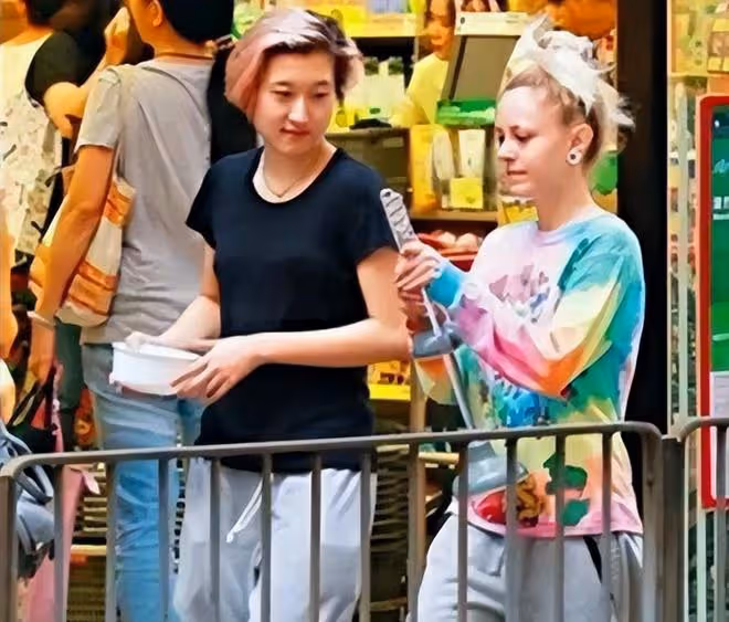 「只生孩子不結婚」的8位女星，看似灑脫淡然，實則吃盡了苦頭
