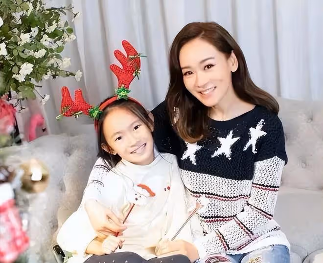 「只生孩子不結婚」的8位女星，看似灑脫淡然，實則吃盡了苦頭