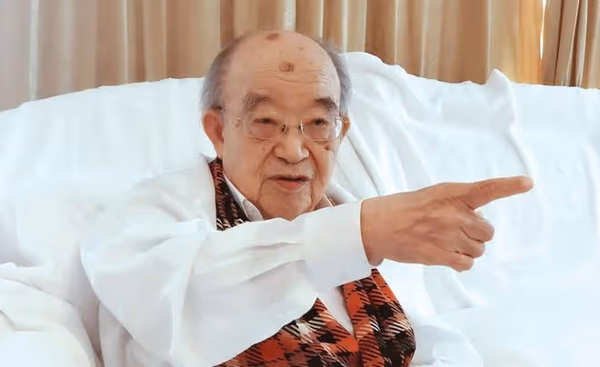 悲痛！95歲藝術家因病去世，生前露面精神好，曾創作《難忘今宵》