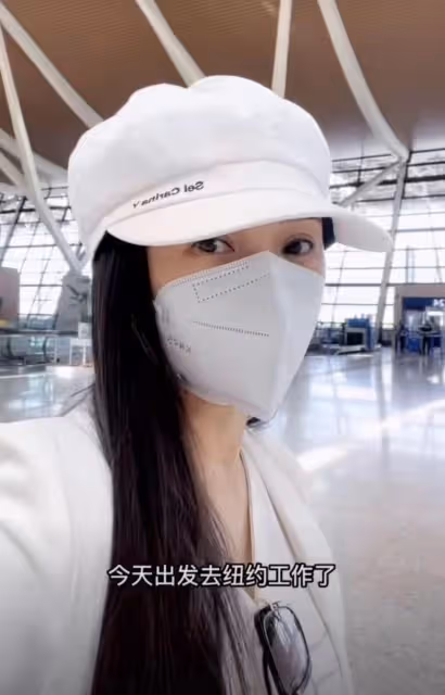 54歲伊能靜在紐約街頭逛夜市,大搖大擺無人識,住高檔酒店太精緻