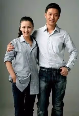 黃志忠與何音離婚11年後,一個孤苦伶仃,一個嫁許雲帆苦盡甘來