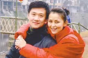 黃志忠與何音離婚11年後,一個孤苦伶仃,一個嫁許雲帆苦盡甘來