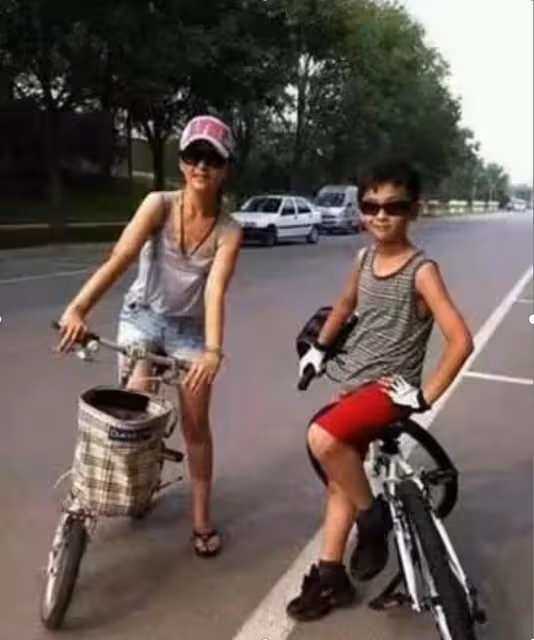 黃志忠與何音離婚11年後,一個孤苦伶仃,一個嫁許雲帆苦盡甘來