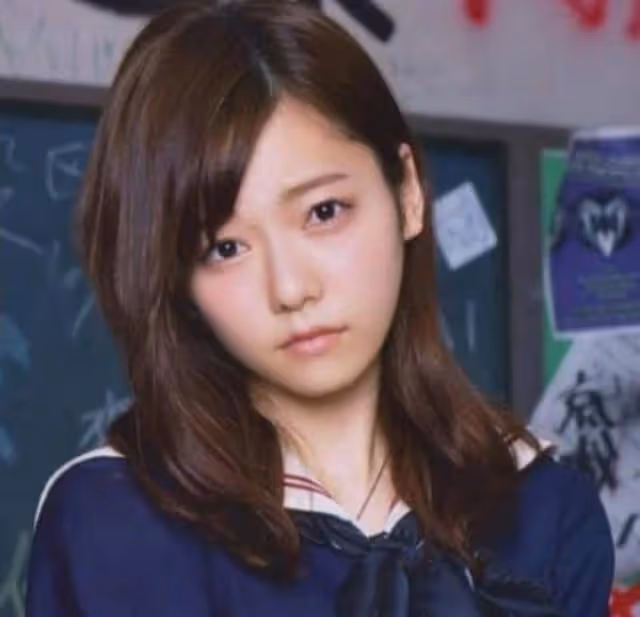 日本女星淪落餐館工作,之前是AKB48人氣成員,因對粉絲冷漠成名