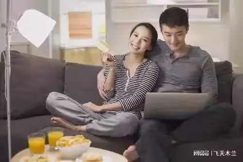 婆婆:她既然現在懷孕了，彩禮錢等結婚後再給！女孩:這婚我不結了