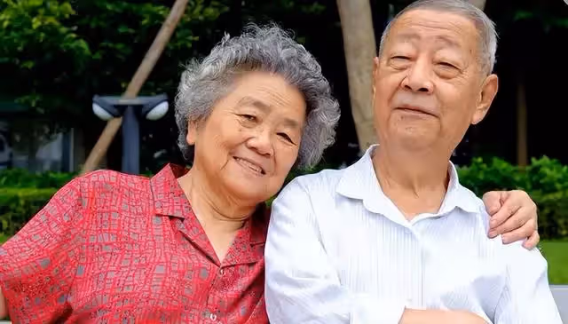 離婚12年,卻在退休後接到前夫打來電話:我老了,你來給我養老