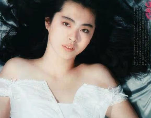 55歲王祖賢在溫哥華隱居16年，不工作不拍戲，住千萬豪宅「買打折商品」，離開感情束縛依舊幸福