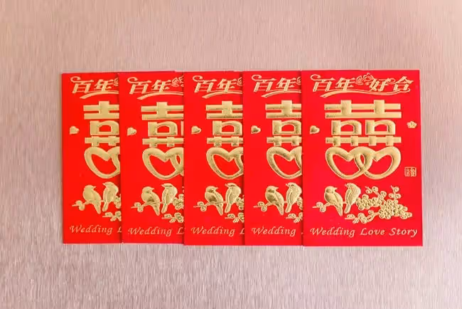 想外婆了!珍藏外婆送的「結婚紅包」11年 今鼓起勇氣「打開一看」淚目:看著看著就哭了