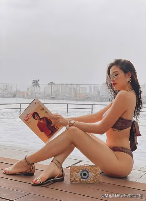 明星們在海灘上穿比基尼秀身材,將身材曲線展現得淋漓盡致