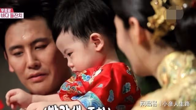 於曉光一家過父親節,4歲兒子突飛猛漲,秋瓷炫的肚子意外搶鏡