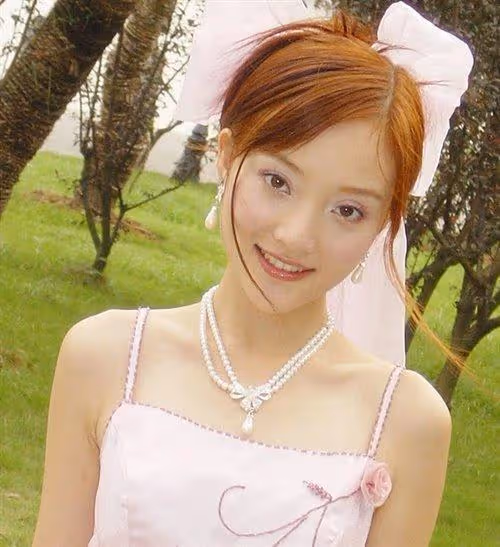 7年將2個男人迷得神魂顛倒,李小璐悲劇婚姻的始作俑者,是她親媽