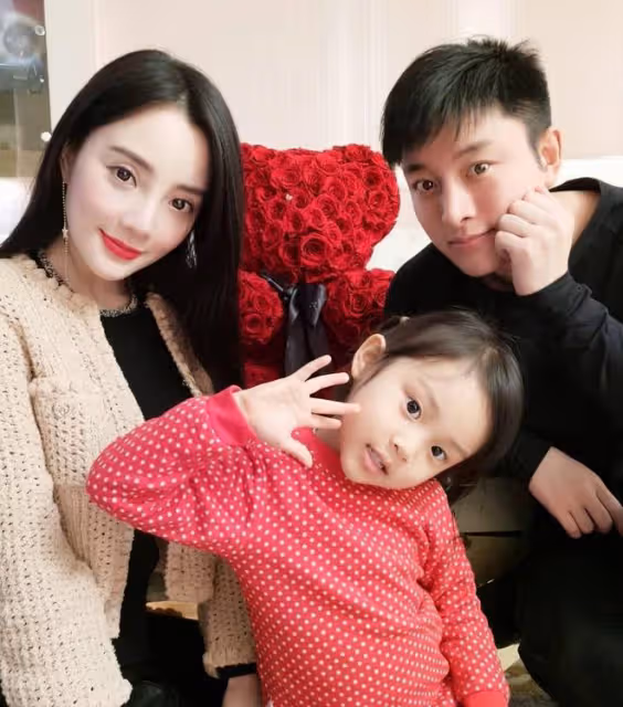 7年將2個男人迷得神魂顛倒,李小璐悲劇婚姻的始作俑者,是她親媽