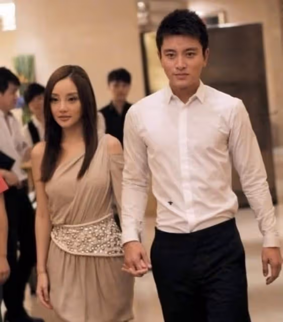7年將2個男人迷得神魂顛倒,李小璐悲劇婚姻的始作俑者,是她親媽