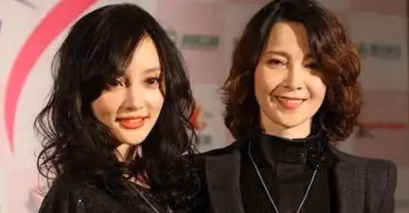 7年將2個男人迷得神魂顛倒,李小璐悲劇婚姻的始作俑者,是她親媽