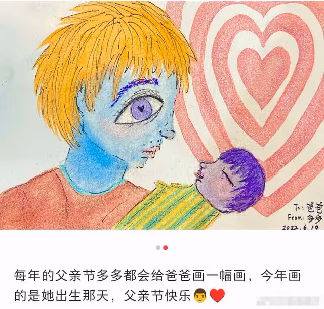 16歲黃多多帶弟弟妹妹旅行,戴5件配飾打扮太個性,艷麗美甲搶眼