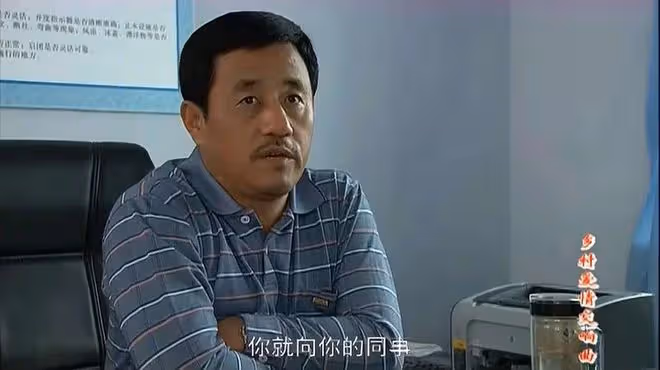 長貴一家四口外出吃大餐,妻子滿身奢侈品太吸睛,前妻女兒也現身