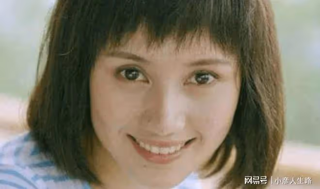年輕時袁泉有多美?青澀學生照片告訴你,夏雨的眼光有多挑剔