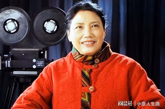 湖南女星顏丹晨:44歲勇敢為小丈夫生兒子,今一家三口幸福滿滿