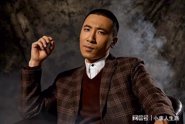 湖南女星顏丹晨:44歲勇敢為小丈夫生兒子,今一家三口幸福滿滿