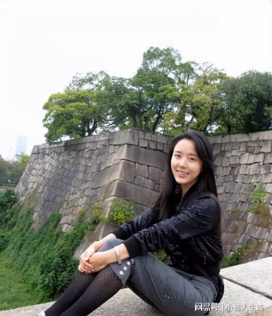 湖南女星顏丹晨:44歲勇敢為小丈夫生兒子,今一家三口幸福滿滿