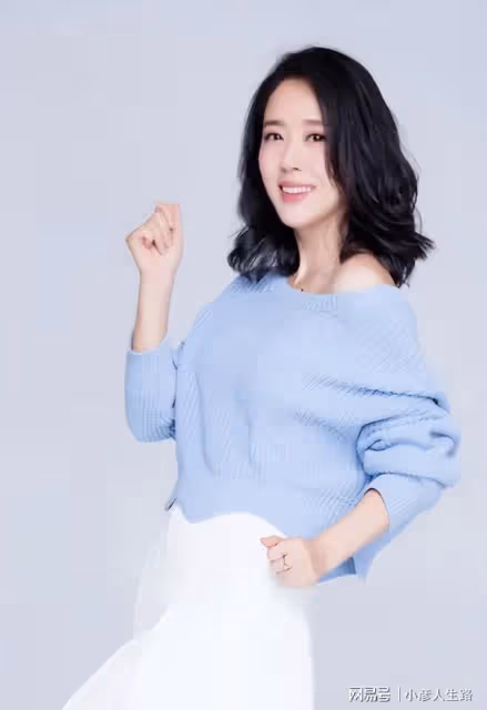 湖南女星顏丹晨:44歲勇敢為小丈夫生兒子,今一家三口幸福滿滿