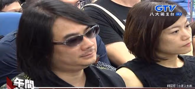 偷偷踢走主唱,找個「替身」炒冷飯賣情懷,如今涼透了?活該