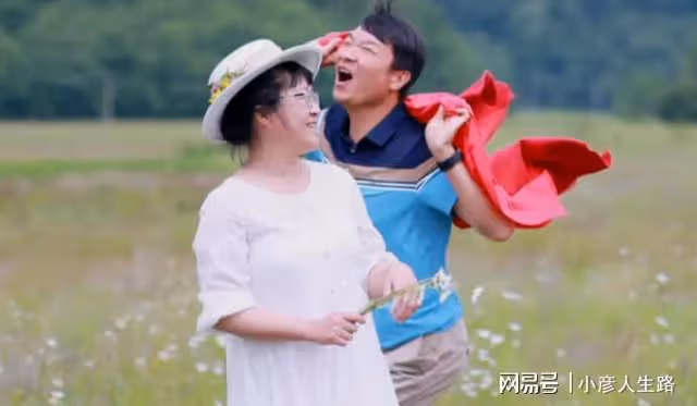 46歲余秀華給公公過父親節,對其稱呼引爭議,網友:叫不出口?