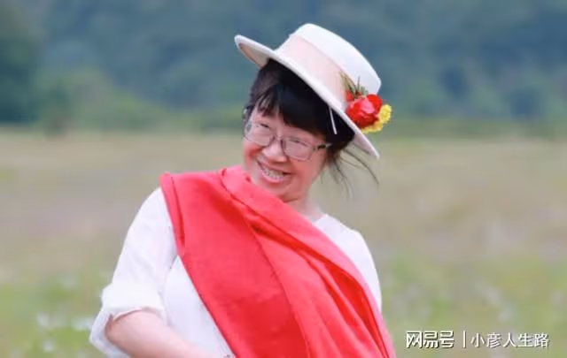 46歲余秀華給公公過父親節,對其稱呼引爭議,網友:叫不出口?