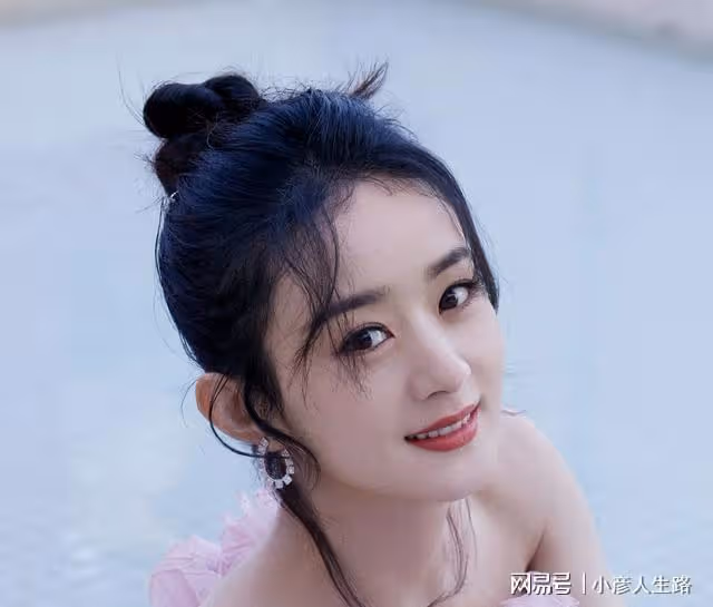趙麗穎和前夫聚餐,撒嬌女孩引發關注,曾帶著一箱現金來節目