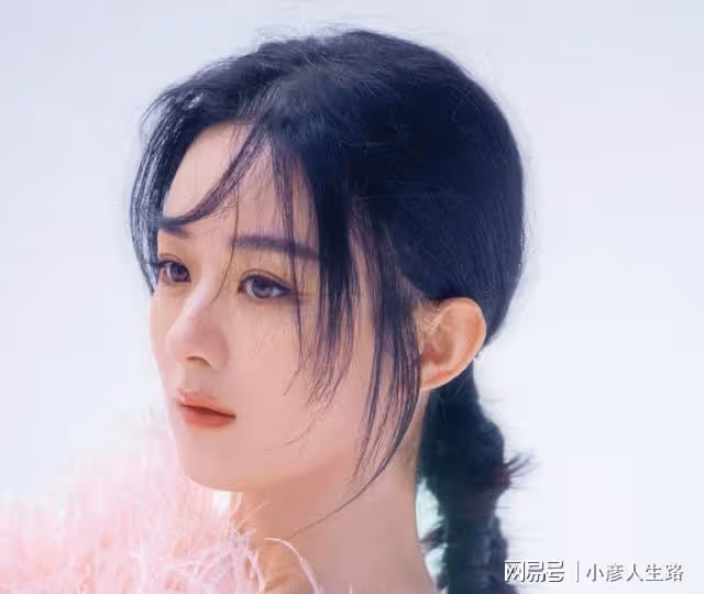 趙麗穎和前夫聚餐,撒嬌女孩引發關注,曾帶著一箱現金來節目