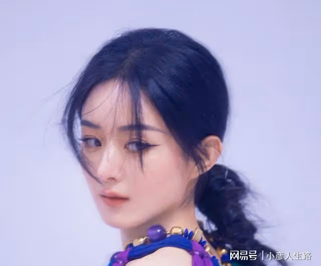 趙麗穎和前夫聚餐,撒嬌女孩引發關注,曾帶著一箱現金來節目